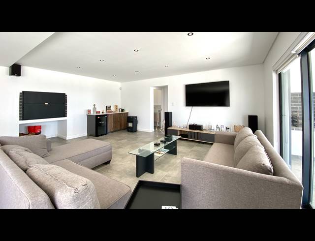 3 BEDROOM HOUSE FOR SALE IN DWARSKERSBOS